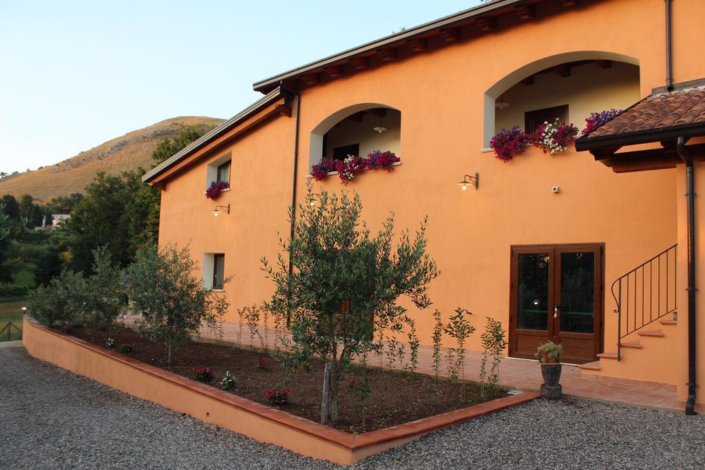 Agriturismo L'Ulivo Padula Exterior photo